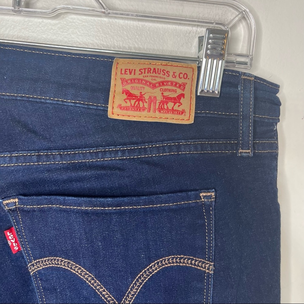 LEVI’S Curvy Bootcut Dark Wash Denim Jeans - Picture 14 of 16